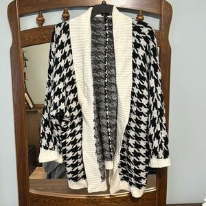 Torrid cardigan houndstooth size 3